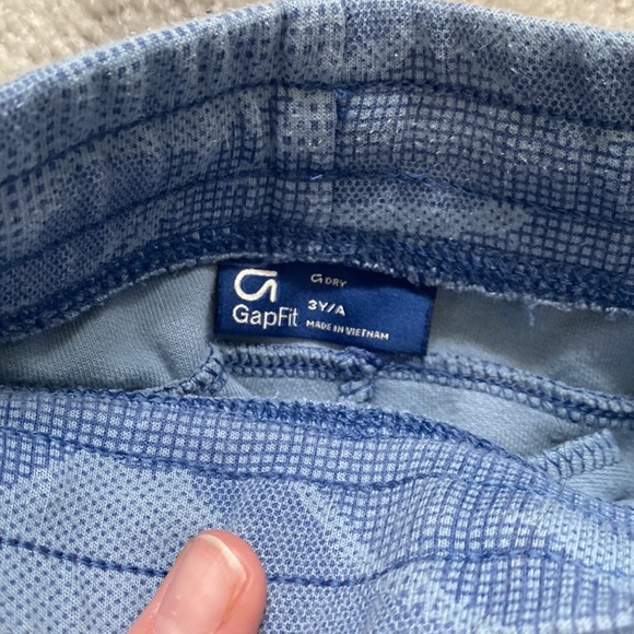5/$25 Gapfit 3T joggers, slim fit with zippered pockets - Picture 4 of 4